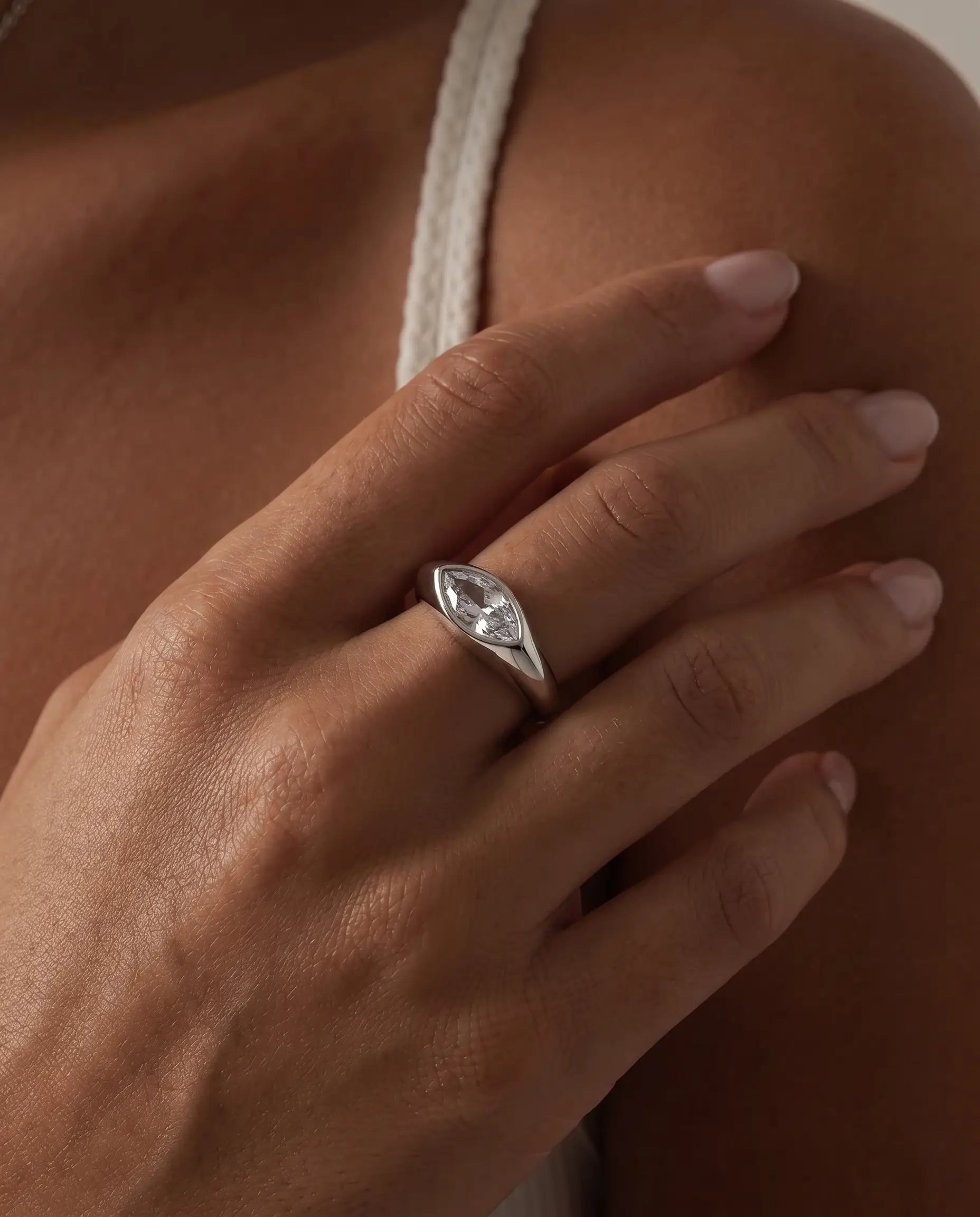 cascalia-ai ring-104-S_studio1_a2+solo.png