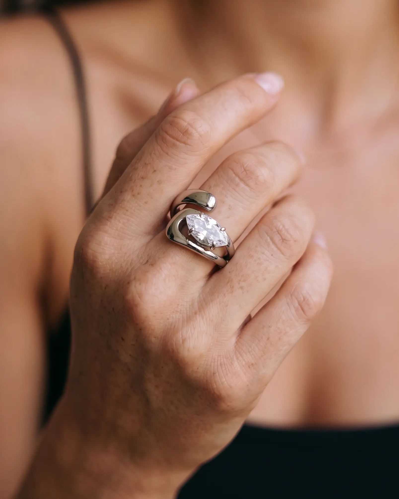 cascalia-ai ring-106-S_studio2_a4+solo.png