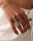 cascalia-ai ring-107-S_lifestyle1_a1+solo.png