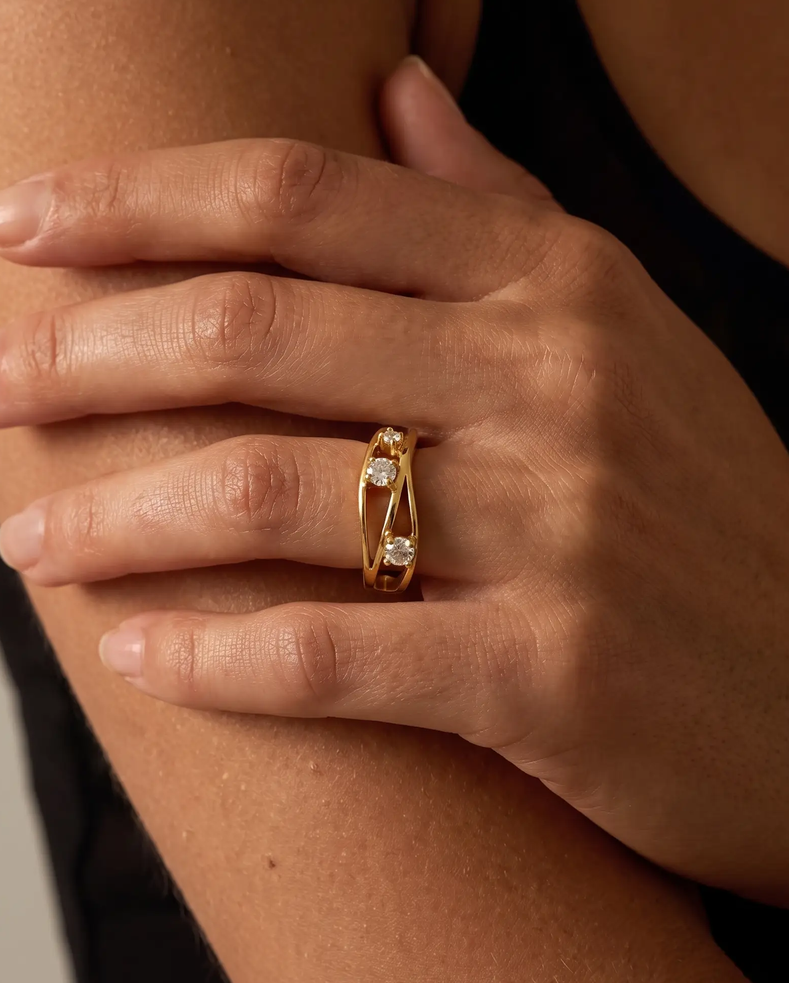 cascalia-ai ring-108_lifestyle1_a3+solo.png