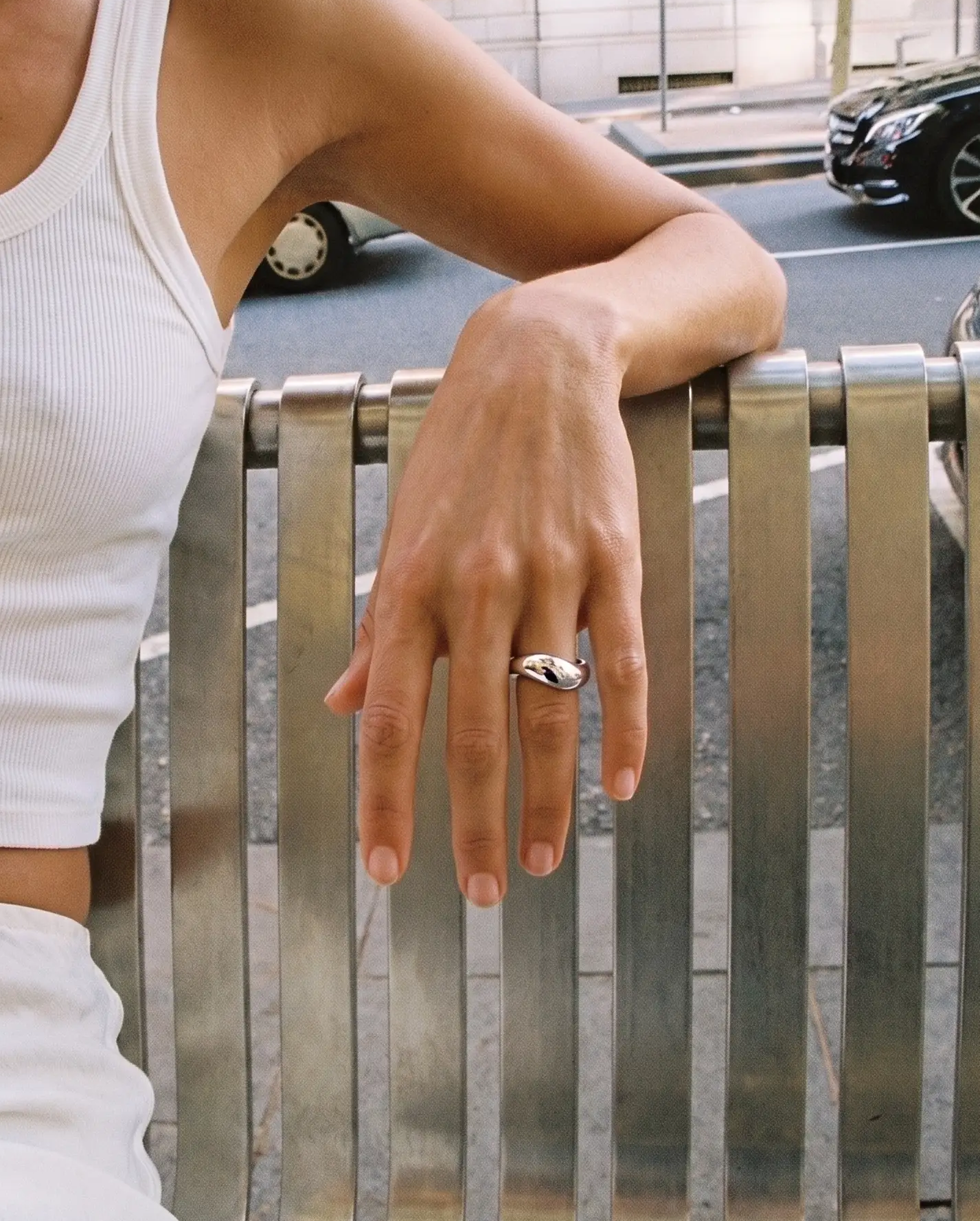 cascalia-ai ring-111-S_lifestyle1_a1+solo.png