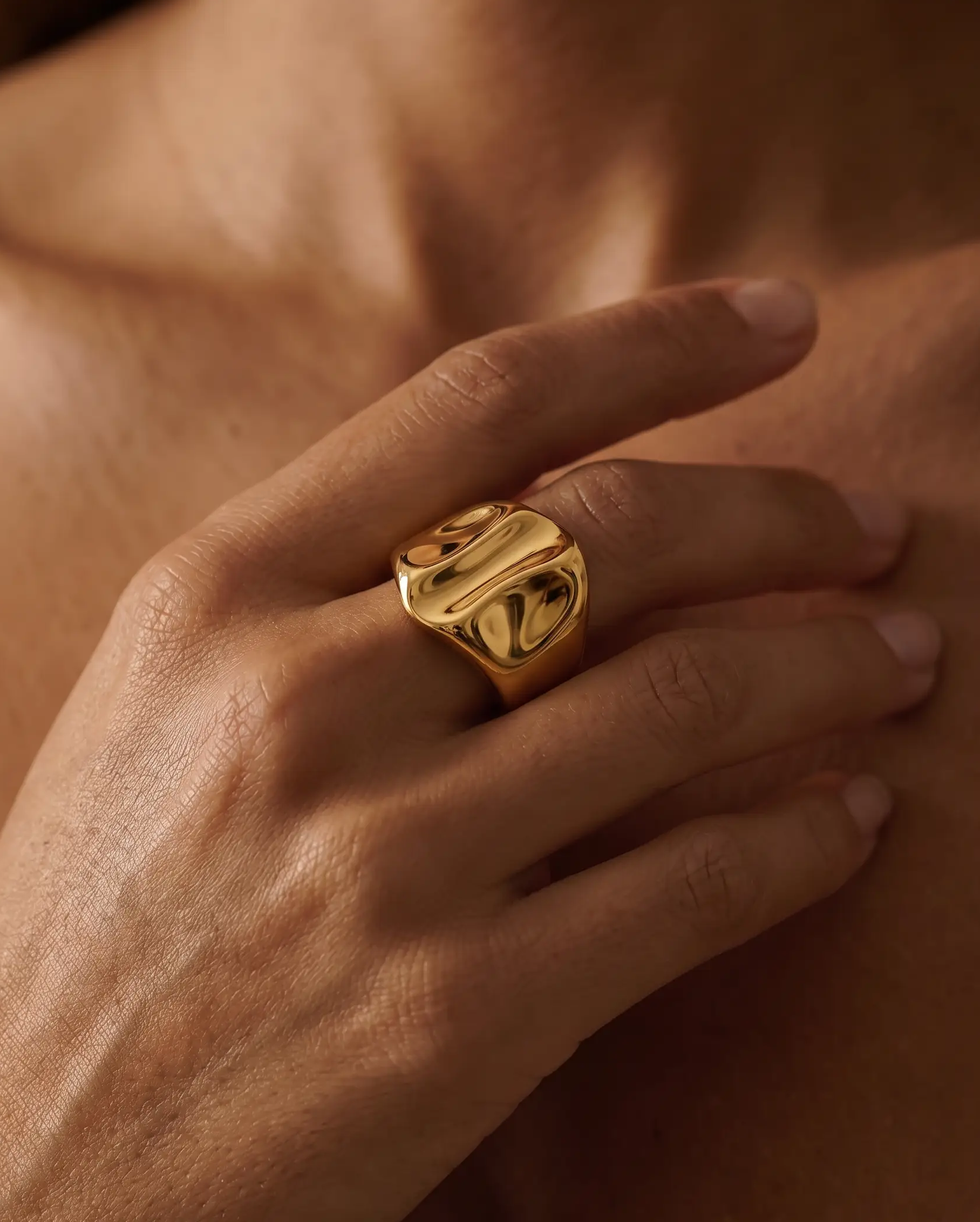 cascalia-ai ring-113_lifestyle1_a3+solo.png