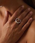 cascalia-ai ring-136-S_lifestyle1_a2+solo.png