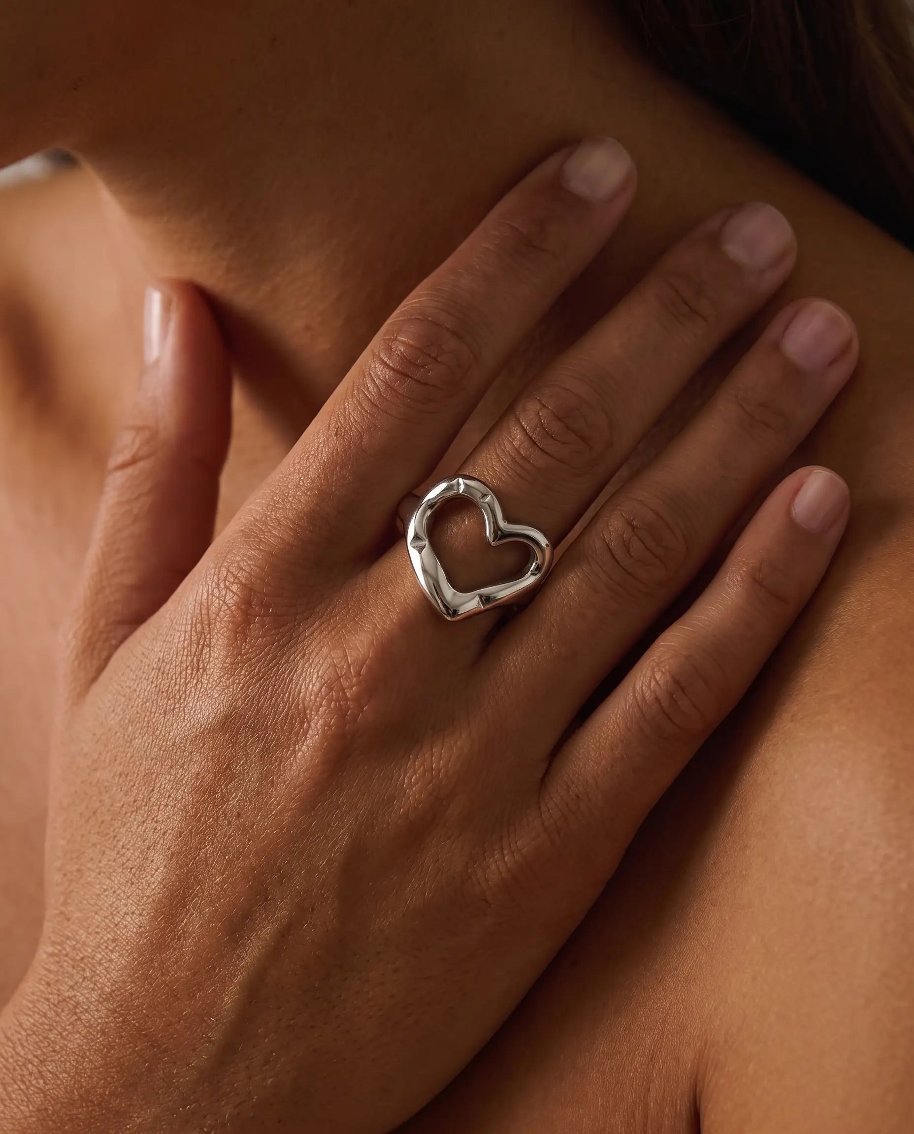 cascalia-ai ring-136-S_lifestyle1_a2+solo.png