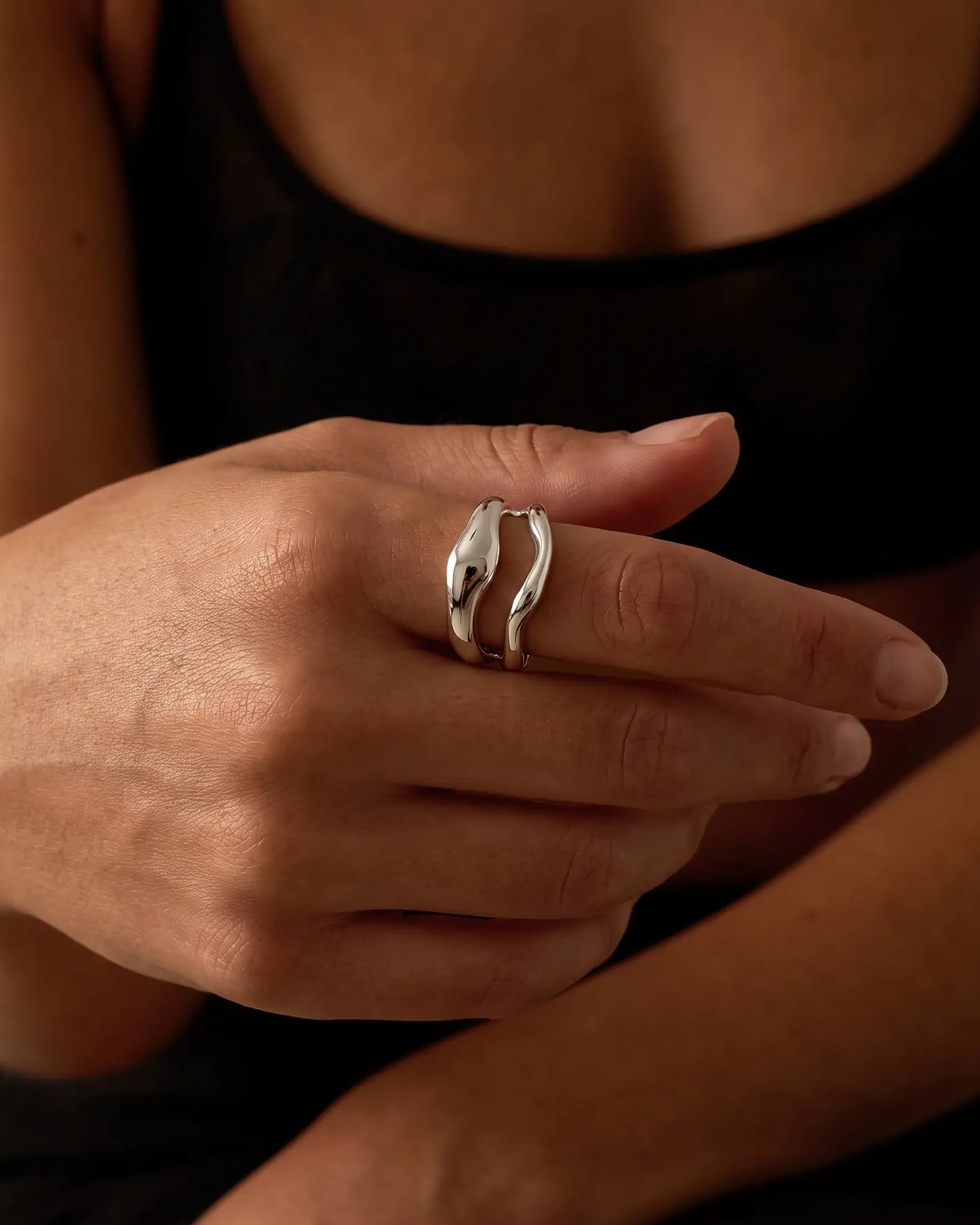 cascalia-ai ring-145-S_lifestyle1_a2+solo.png