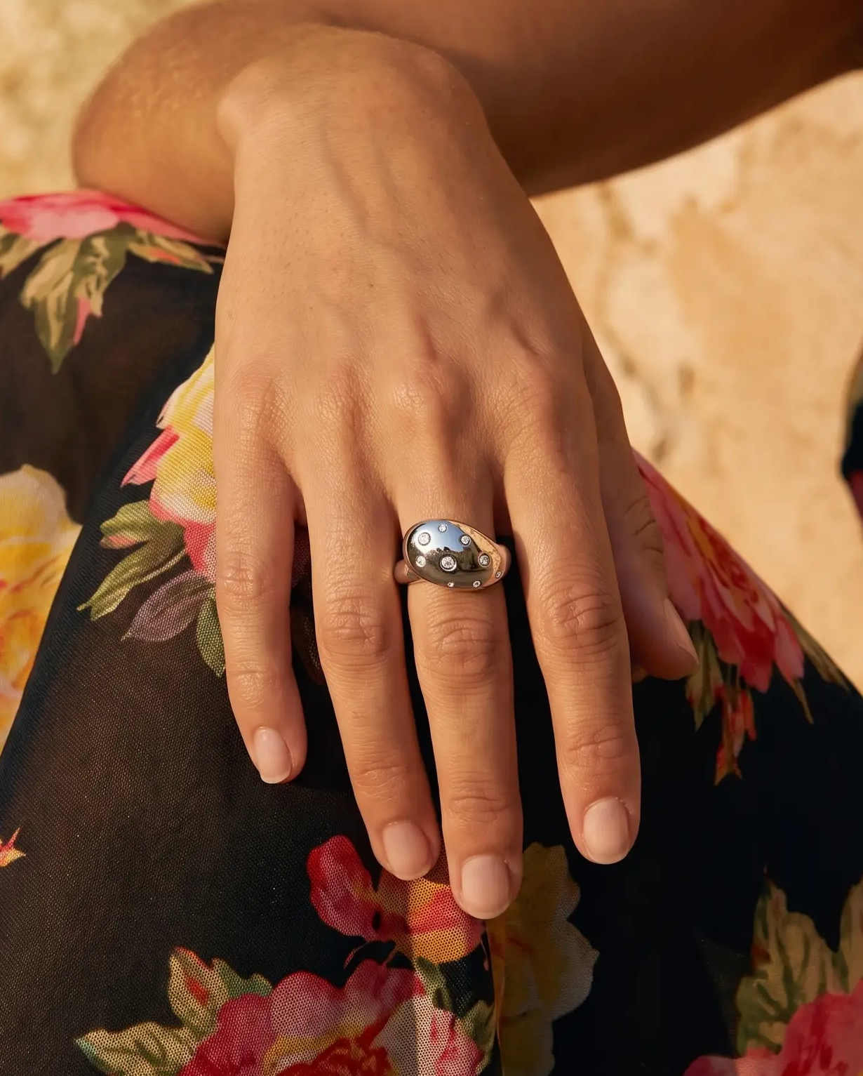 cascalia-ai ring-155-S_lifestyle1_a4+solo.png