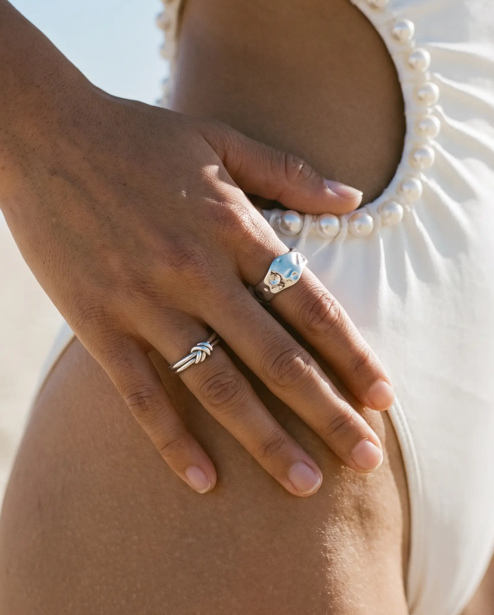 cascalia-ai ring-203-S_lifestyle1_a1+ring306-S.png