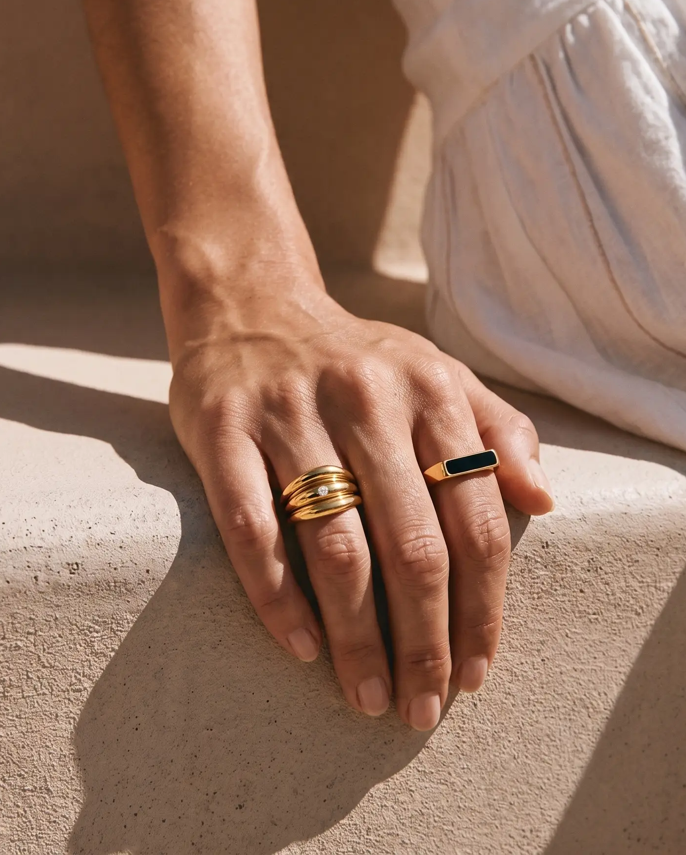 cascalia-ai ring-299_lifestyle1_a3+ring149.png