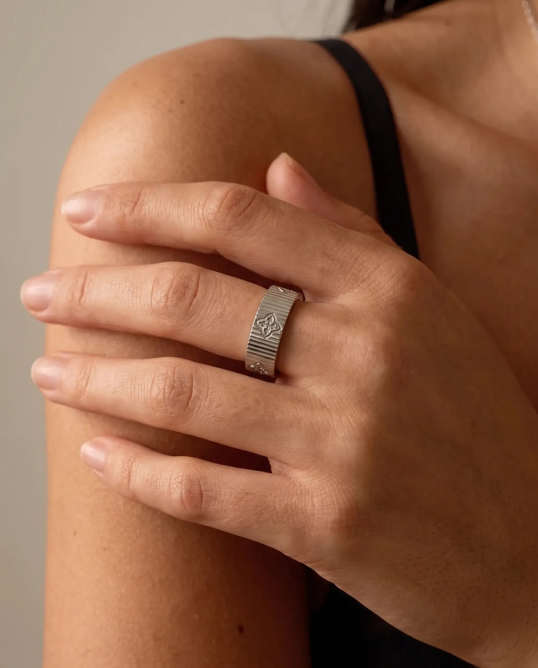 cascalia-ai ring-412-S_studio2_a1+solo.png